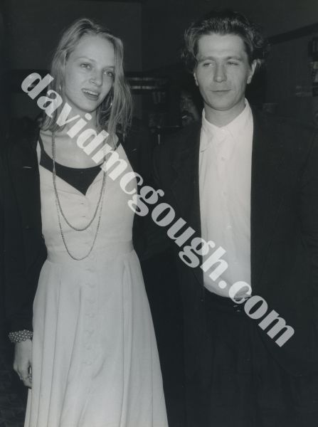 Uma Thurman and Gary Oldman 1990, NY.jpg